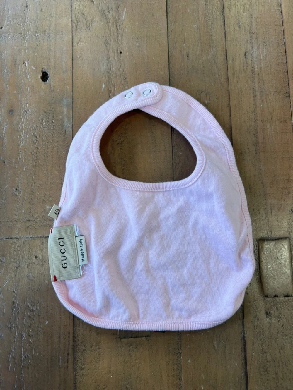 Gucci pale pink cotton bib 3-6 months grosgrain logo tag